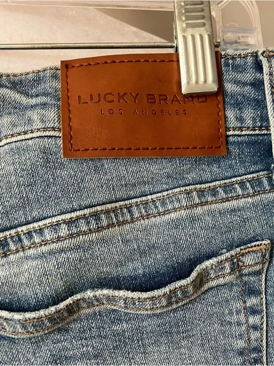 Lucky Brand The Roll Up Mid-rise Light Wash Bermuda Shorts size 8 - Picture 6 of 6